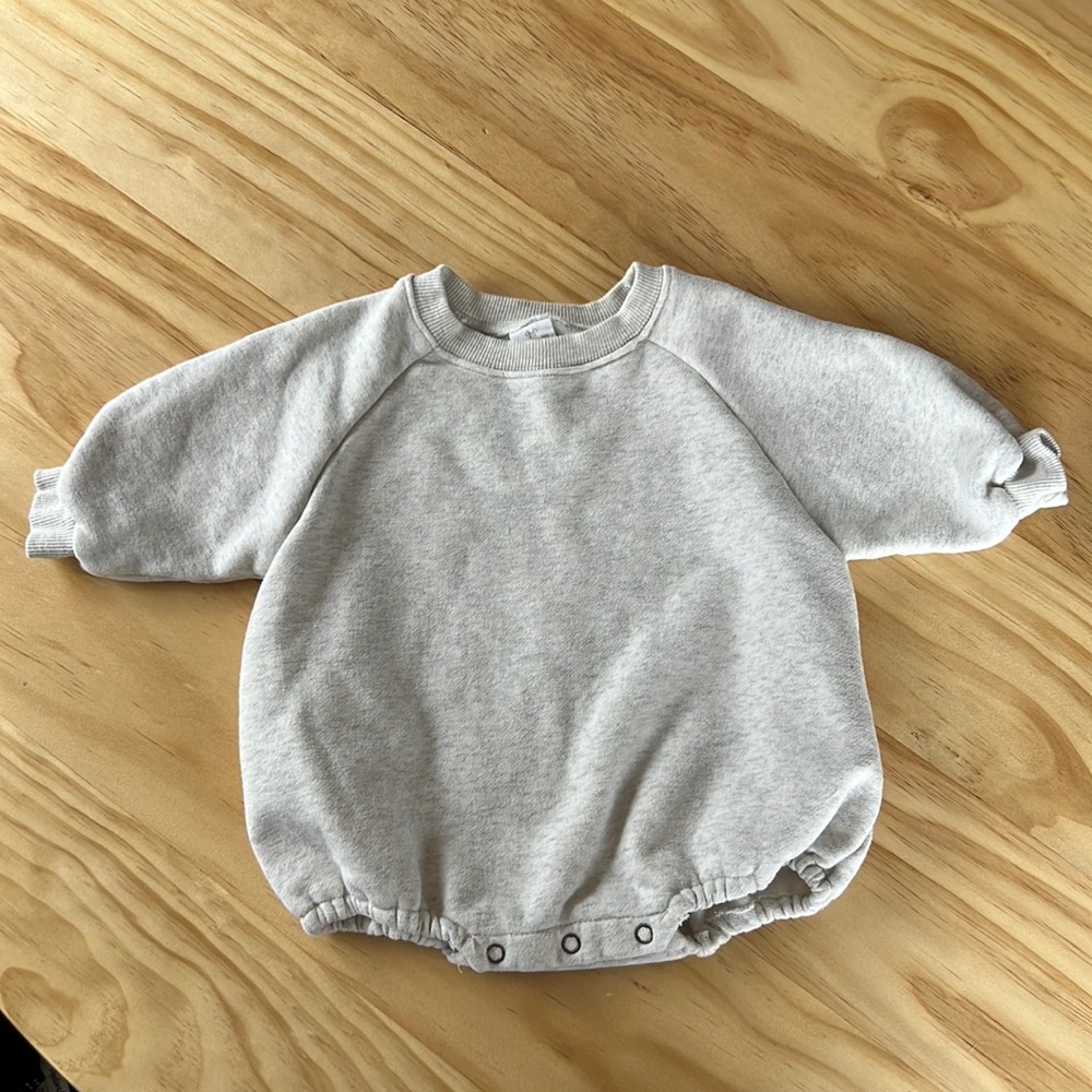 Sweatshirt onesie- size M